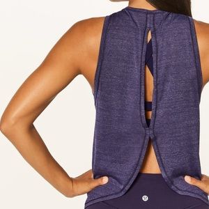 Lululemon twist & reach tank size 2.